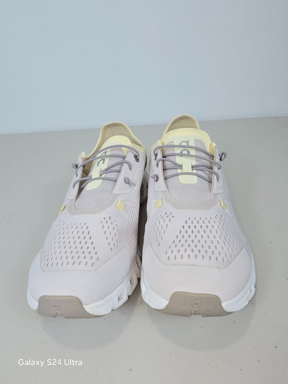 On Cloud 5 coast sand ray color sneakers women's size W9